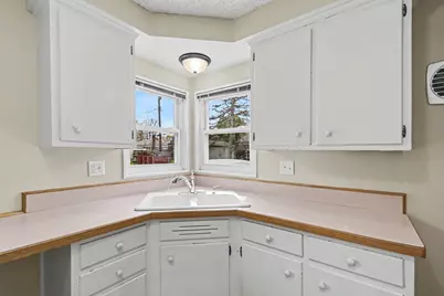 2421 Barstow Road, Lansing, MI 48906 - Photo 8