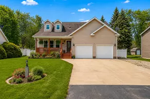 301 Case St, Jonesville, MI 49250 - Photo 1