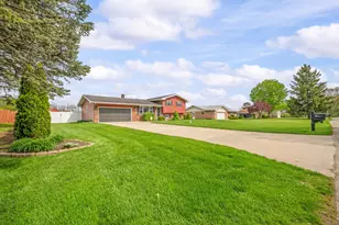821 E Park Dr, Niles, MI 49120 - Photo 2