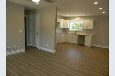 210 Taylors Court, Scottville, MI 49454 - Photo 8