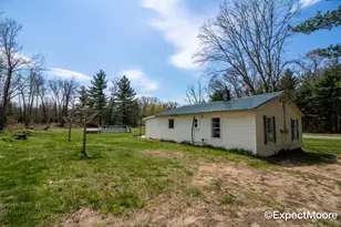 7890 N Maple Hill Rd, Howard City, MI 49329 - Photo 32