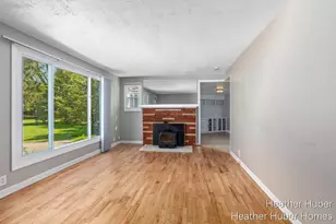 914 Foster Ct NE, Grand Rapids, MI 49505 - Photo 6