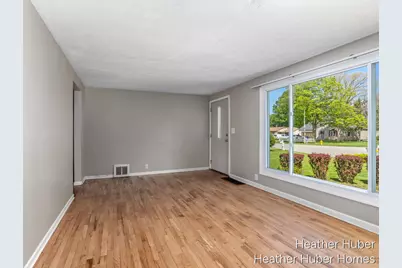 914 Foster Court NE, Grand Rapids, MI 49505 - Photo 4
