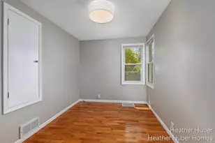 914 Foster Ct NE, Grand Rapids, MI 49505 - Photo 12