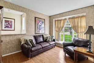 273 Eckford Dr, Troy, MI 48085 - Photo 4
