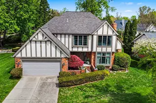 273 Eckford Dr, Troy, MI 48085 - Photo 2