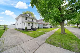 313 E Argyle St, Jackson, MI 49202 - Photo 2