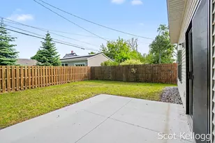 581 S Shore Dr, Holland, MI 49423 - Photo 46