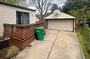 21120 Beechwood Ave, Eastpointe, MI 48021 - Photo 4