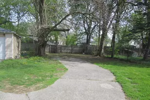 21 Bryant St, Battle Creek, MI 49017 - Photo 2
