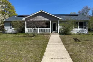 1003 Mitchell St, Ludington, MI 49431 - Photo 2