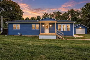 7181 E Beach Dr, South Haven, MI 49090 - Photo 2