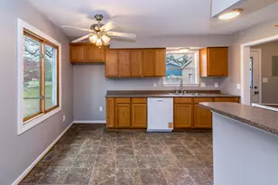 9190 Chaumont Dr, Commerce Township, MI 48382 - Photo 16