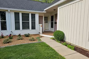 910 Cherrywood Cir, Portland, MI 48875 - Photo 2