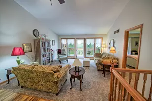 910 Cherrywood Cir, Portland, MI 48875 - Photo 2