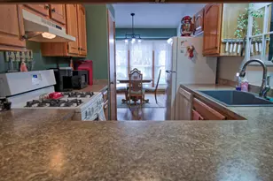 910 Cherrywood Cir, Portland, MI 48875 - Photo 8