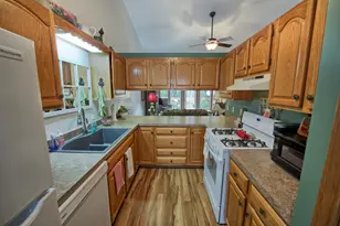 910 Cherrywood Cir, Portland, MI 48875 - Photo 8