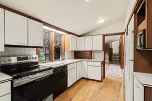 1000 Carolee Ln, Kalamazoo, MI 49008 - Photo 6