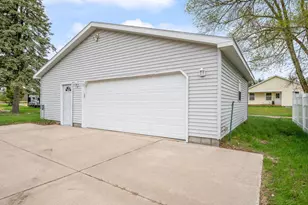 1012 Loudon St, Big Rapids, MI 49307 - Photo 4