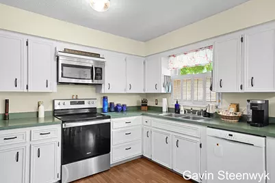 401 Kingwood Drive, Holland, MI 49424 - Photo 8