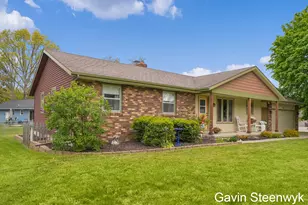 401 Kingwood Dr, Holland, MI 49424 - Photo 1