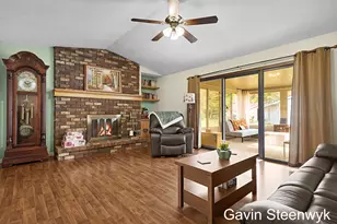 401 Kingwood Dr, Holland, MI 49424 - Photo 10