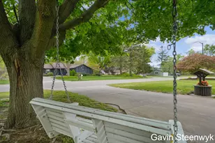 401 Kingwood Dr, Holland, MI 49424 - Photo 30
