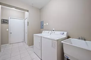 26984 Carrington Pl, Harrison Township, MI 48045 - Photo 6