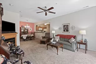 26984 Carrington Pl, Harrison Township, MI 48045 - Photo 4