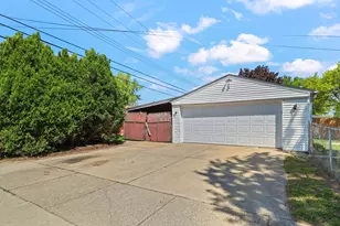 8278 Mills St, Taylor, MI 48180 - Photo 6