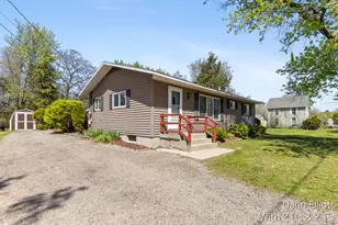 747 Root St, Belding, MI 48809 - Photo 2