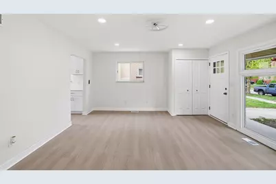 16608 Windermere Circle, Southgate, MI 48195 - Photo 12