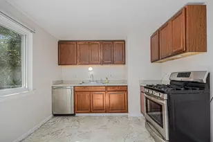 4 Burlingame Ct, Ann Arbor, MI 48108 - Photo 8