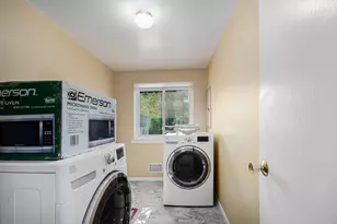 4 Burlingame Ct, Ann Arbor, MI 48108 - Photo 14