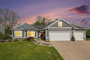 6587 Alward Dr, Hudsonville, MI 49426 - Photo 2