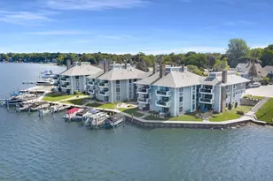 400 Lakeview Ct, Spring Lake, MI 49456 - Photo 2