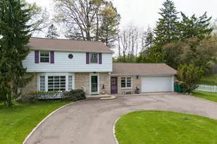 1734 Greenbriar Dr, Portage, MI 49024 - Photo 2