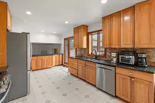 6079 Venice Dr, Commerce Township, MI 48382 - Photo 14