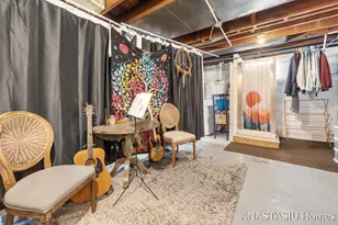 741 Crescent St NE, Grand Rapids, MI 49503 - Photo 24