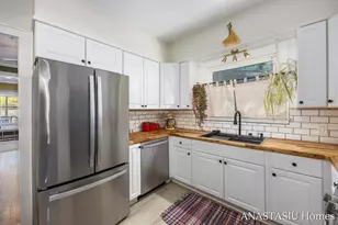 741 Crescent St NE, Grand Rapids, MI 49503 - Photo 10
