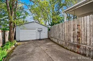 27 Exchange St SE, Grand Rapids, MI 49548 - Photo 16
