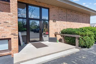 569 Wildwood Avenue #Front Upper Unit, Jackson, MI 49201 - Photo 6