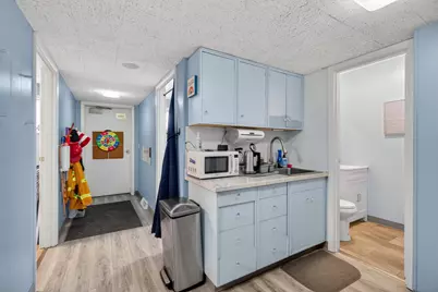 569 Wildwood Avenue #Front Lower Unit, Jackson, MI 49201 - Photo 12