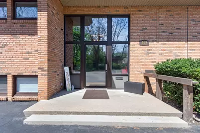 569 Wildwood Avenue #Front Lower Unit, Jackson, MI 49201 - Photo 4
