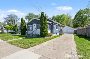 116 32nd St SE, Wyoming, MI 49548 - Photo 2