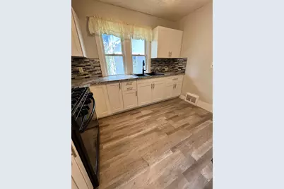154 N Wabash Avenue N, Battle Creek, MI 49017 - Photo 2