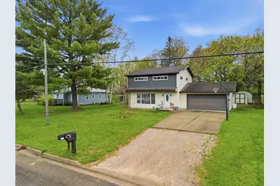413 W Church Avenue, Reed City, MI 49677 - Photo 2