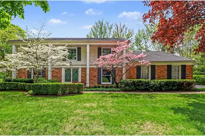 910 S Shady Hollow Circle, Bloomfield Hills, MI 48304 - Photo 2