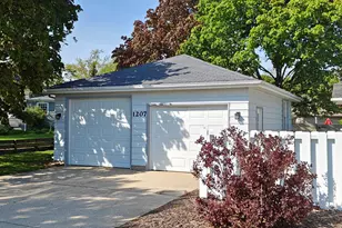 1207 Napier Ave, Saint Joseph, MI 49085 - Photo 8