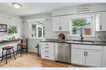 1915 Plymouth Terrace SE, Grand Rapids, MI 49506 - Photo 2